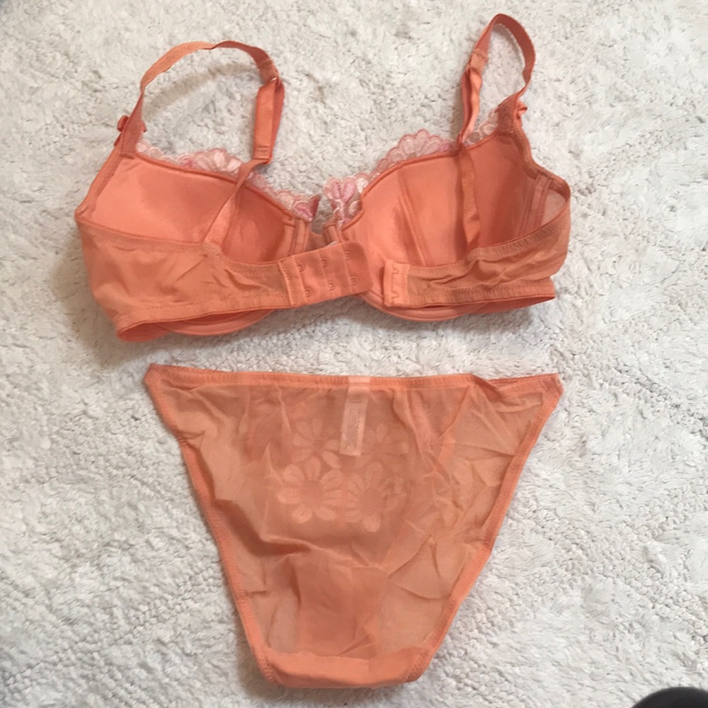 Gorgeous Victoria’s Secret brand new bra and panty - Picture 4 of 6